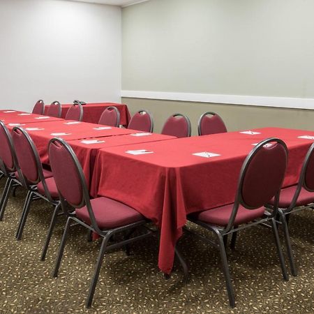 Econo Lodge Inn & Suites Medicine Hat Buitenkant foto