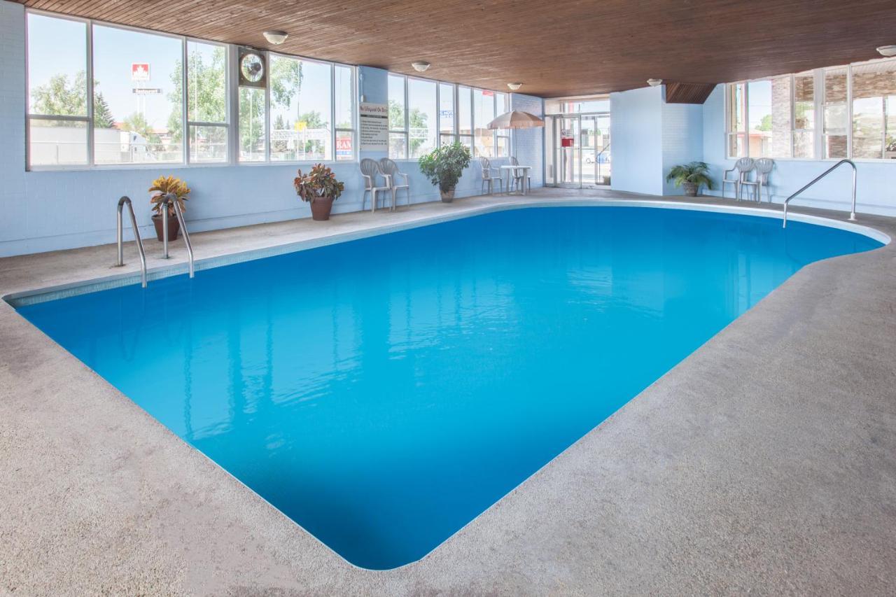 Econo Lodge Inn & Suites Medicine Hat Buitenkant foto