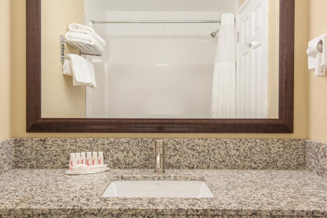 Econo Lodge Inn & Suites Medicine Hat Buitenkant foto