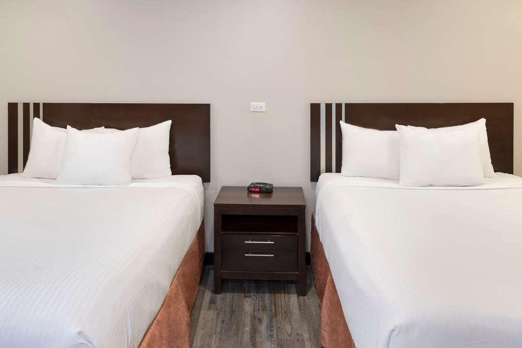 Econo Lodge Inn & Suites Medicine Hat Kamer foto