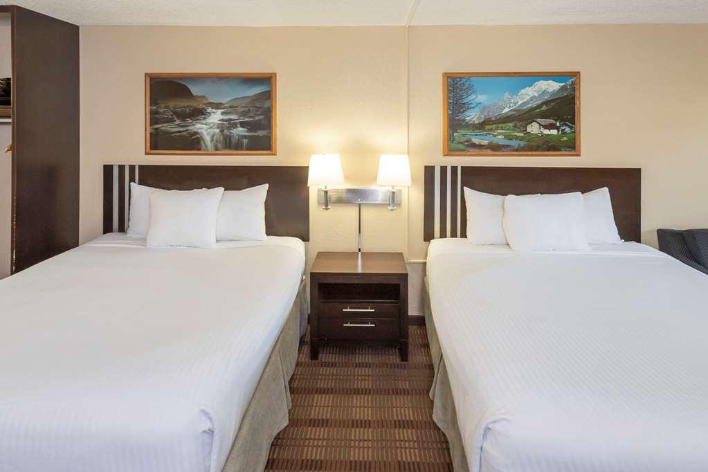Econo Lodge Inn & Suites Medicine Hat Kamer foto