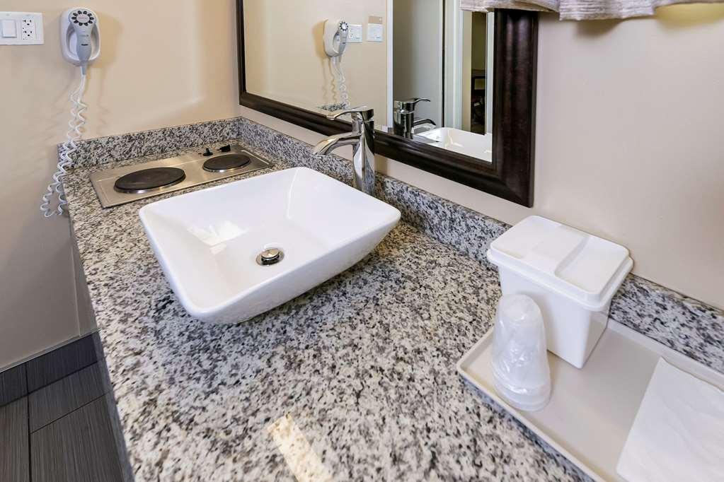 Econo Lodge Inn & Suites Medicine Hat Buitenkant foto